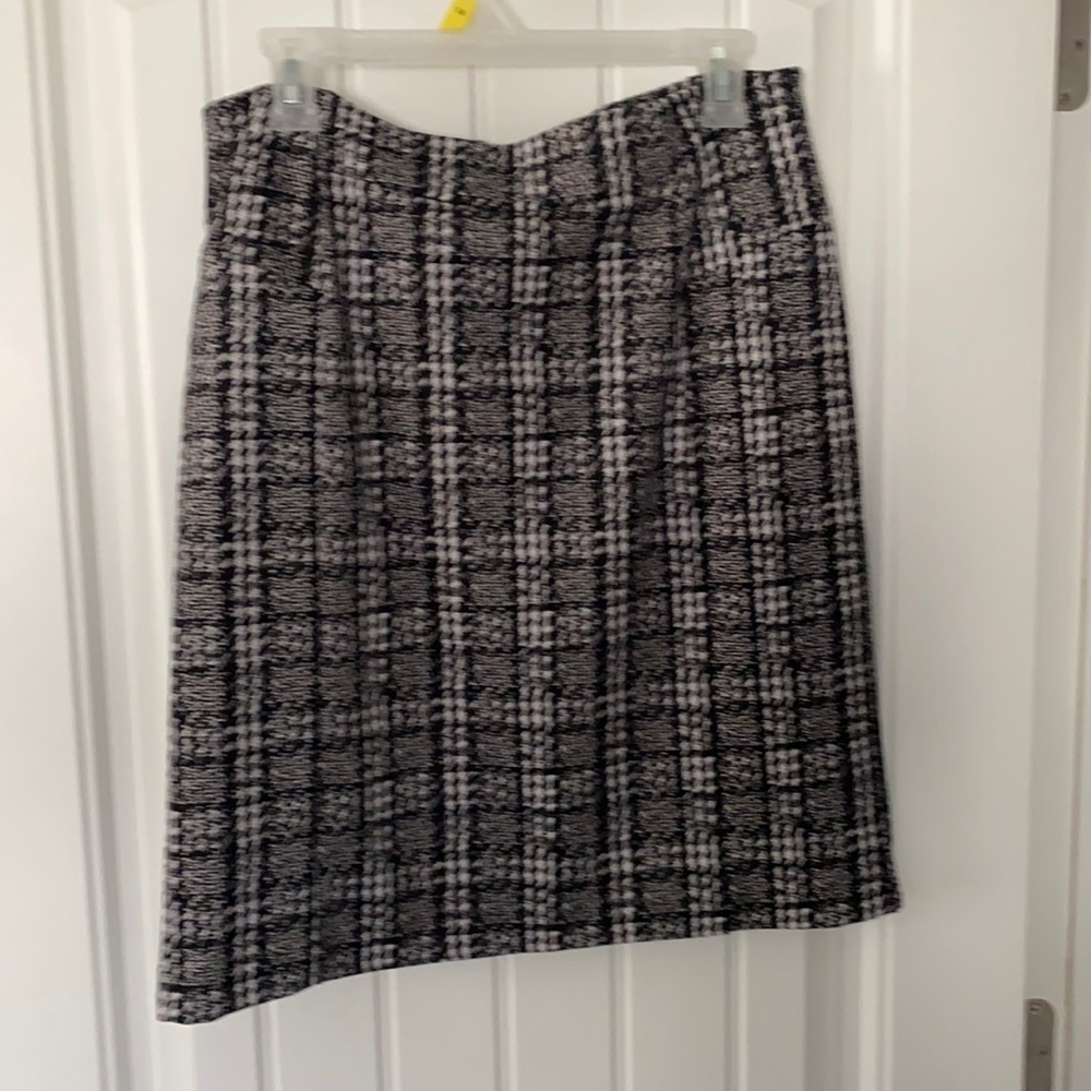 Black + white knee length skirt